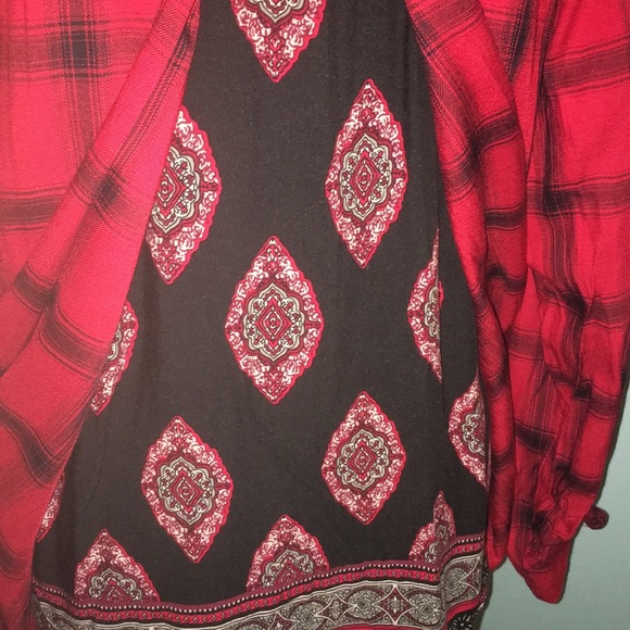 SOLD!! Plaid Long Sleeve Button Down w/Peek-A-Boo - Picture 5 of 6